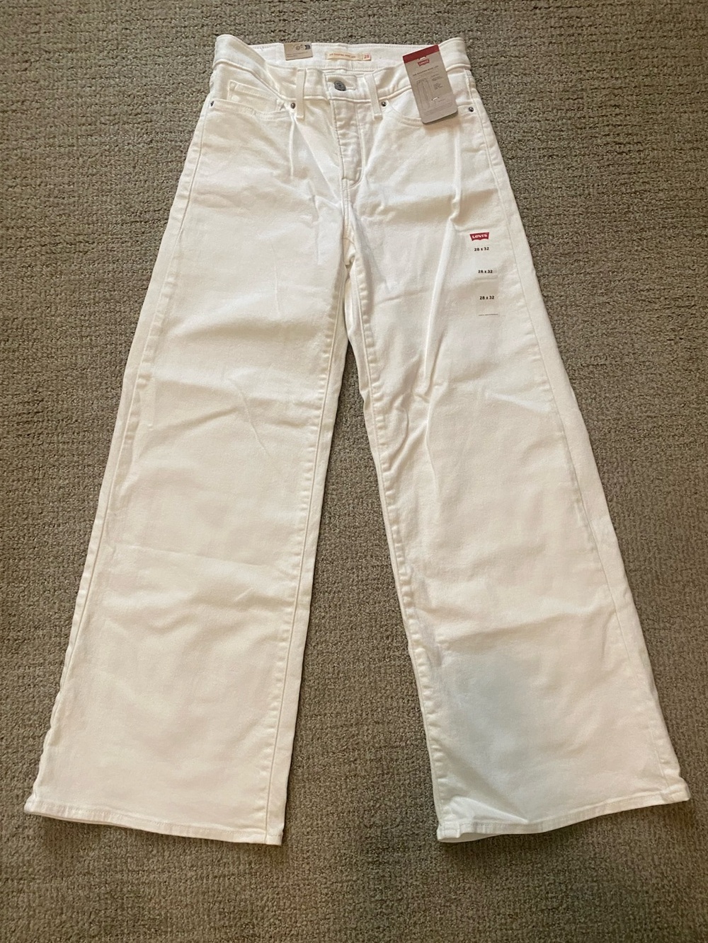 NWT Levi's White 318 Shaping Wide Leg Jeans Size 28x32. - Picture 3 of 7